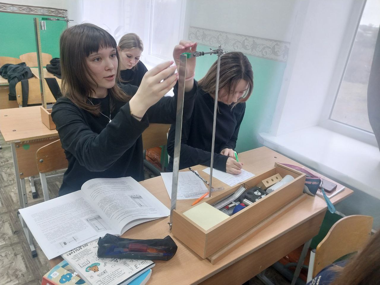 Экспериментальная проверка закона Гука. Экспериментальная проверка закона Гука..