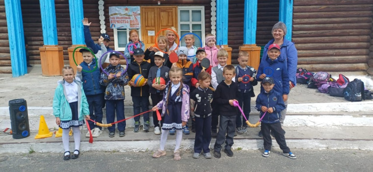 "Ура, каникулы!".